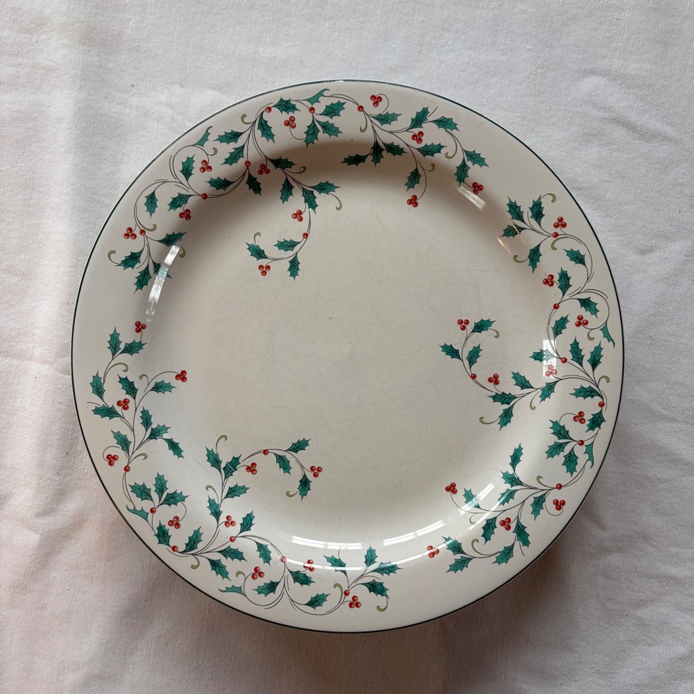 Ming Pao Holly Lace Christmas Dinner Plates Set of 4 Holly‎ Berry China 10.5 in